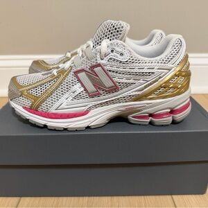 Women's New Balance 1906R Shoes - Silver / DragonBerry / Gold - Size 6.5